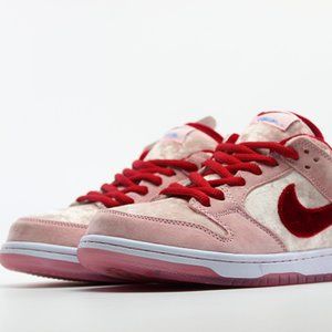 NIKE SB Dunk Valentine's Day sneakers